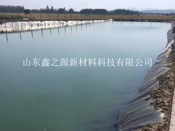 如何處理蓄水池hdpe土工膜的熱膨脹問(wèn)題？
